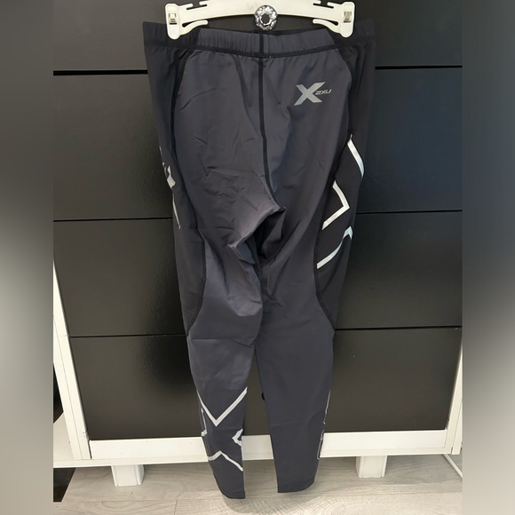 2XU women’s compression tights - Picture 2 of 3
